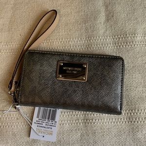 New Michael Kors electronics wallet